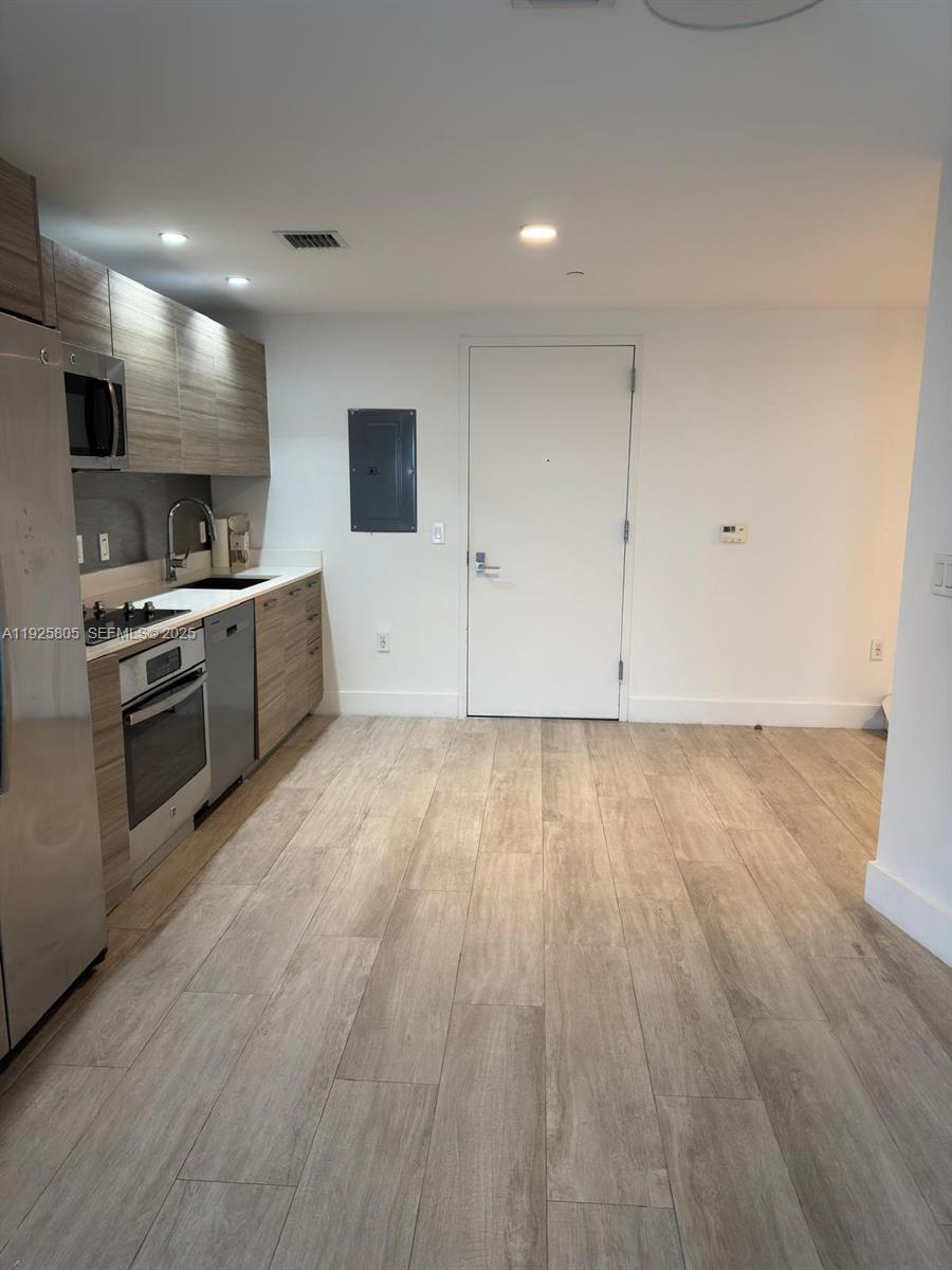 121 NE 34th St #1214, Miami FL 33137