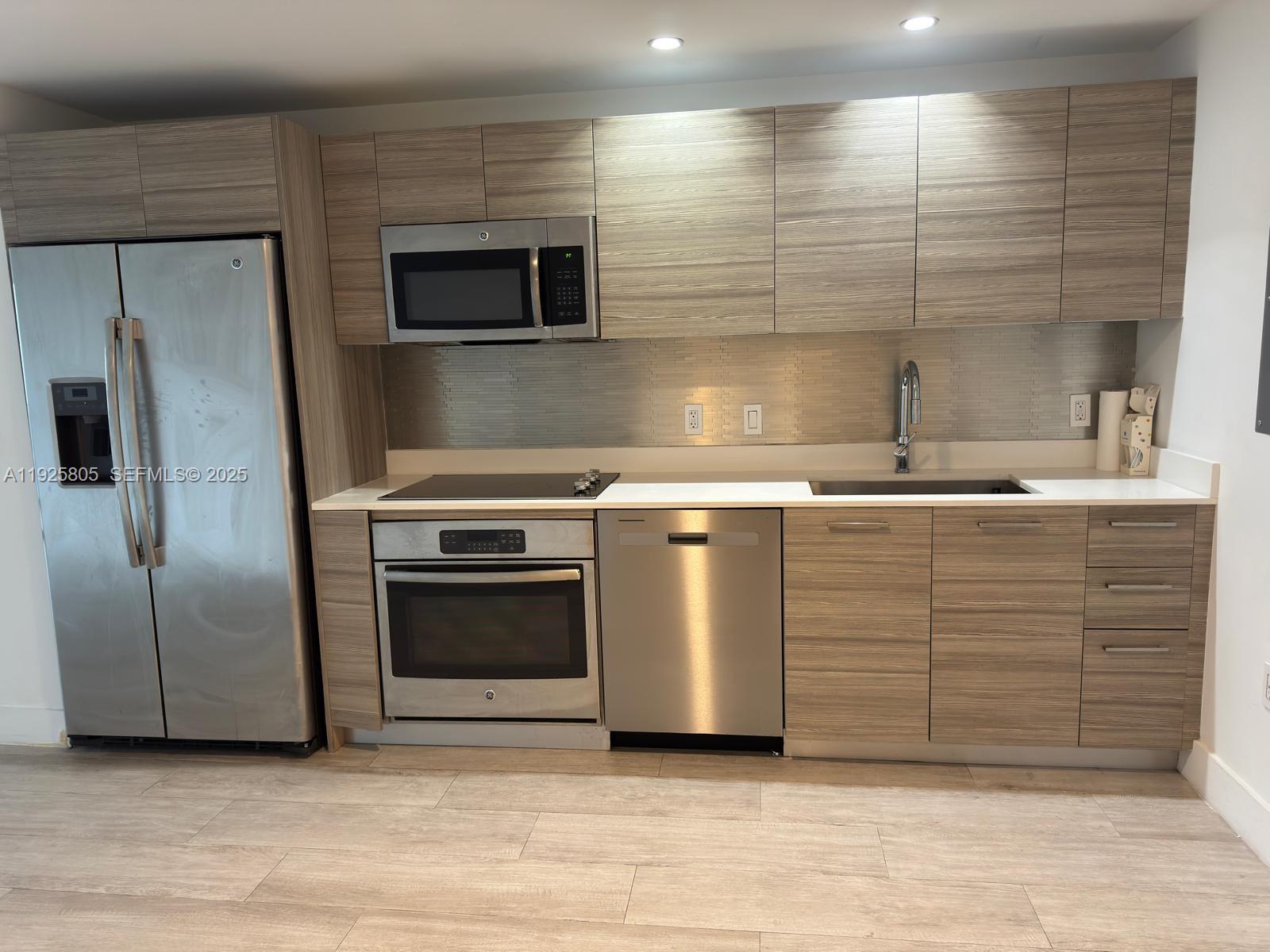 121 NE 34th St #1214, Miami FL 33137