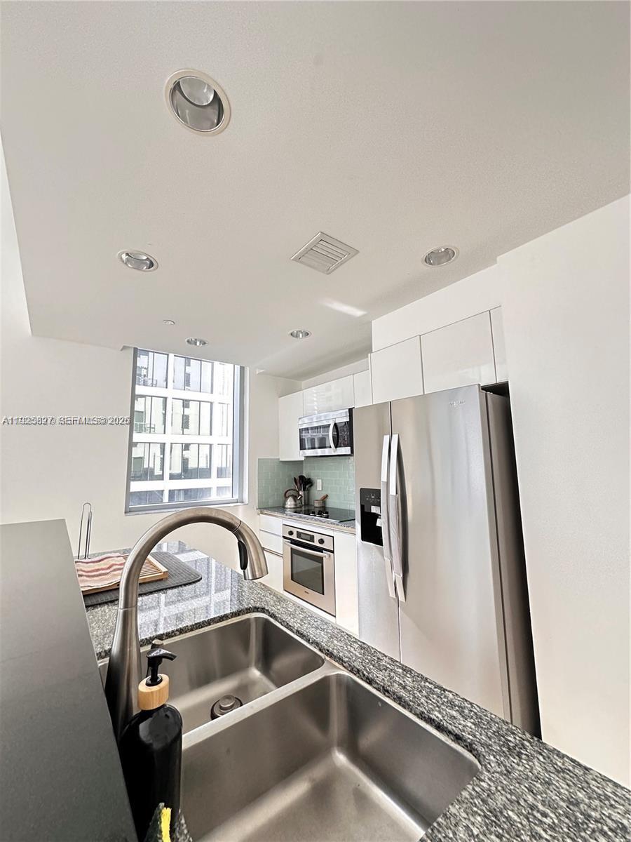 1060 Brickell Ave #413, Miami FL 33131