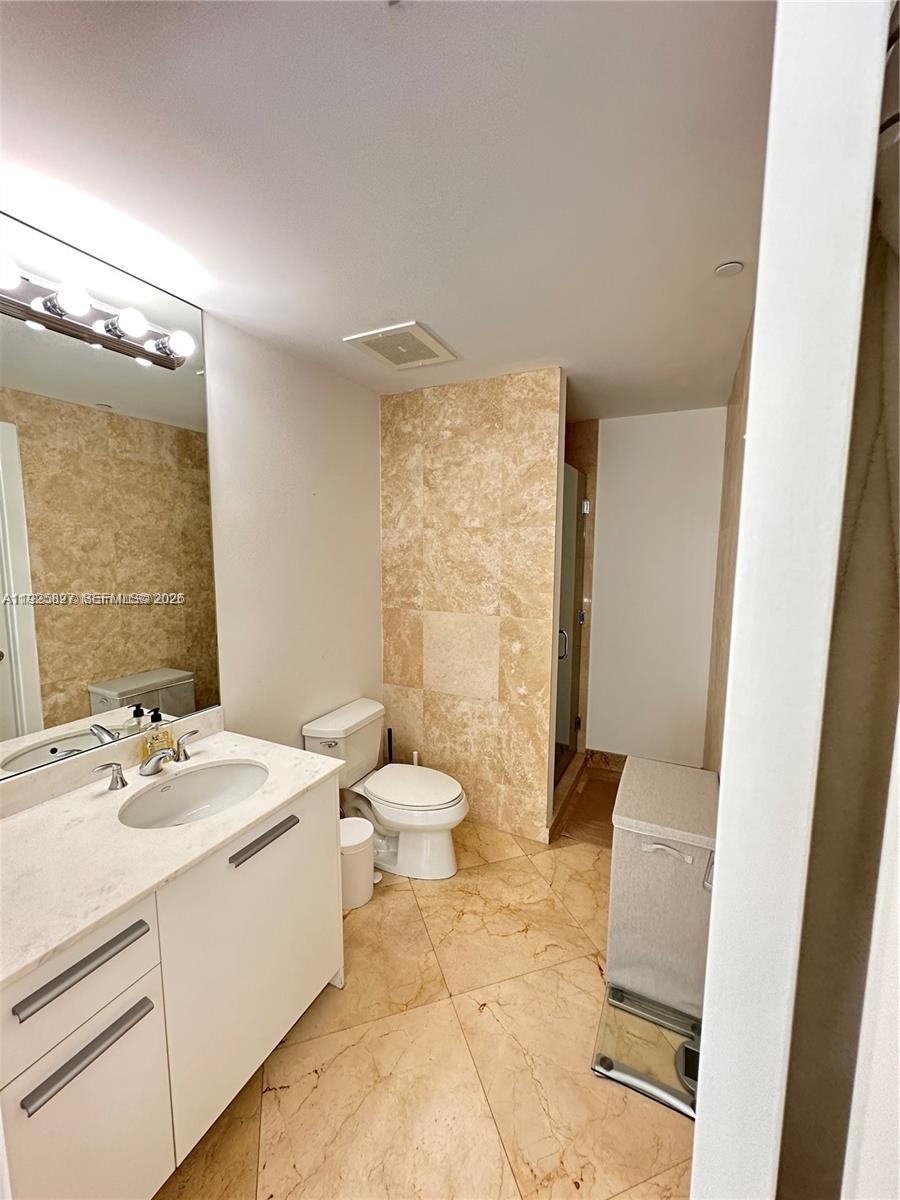 1060 Brickell Ave #413, Miami FL 33131