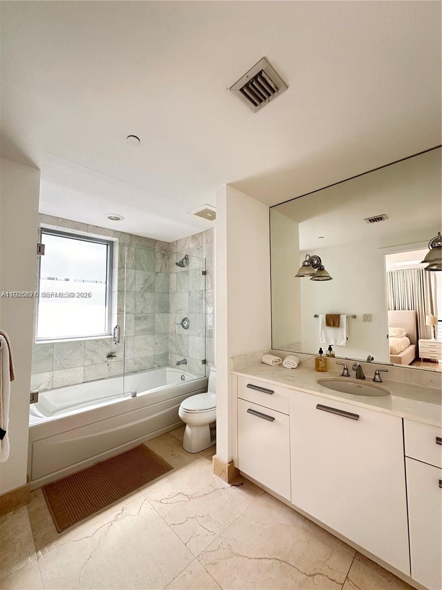 1060 Brickell Ave #413, Miami FL 33131