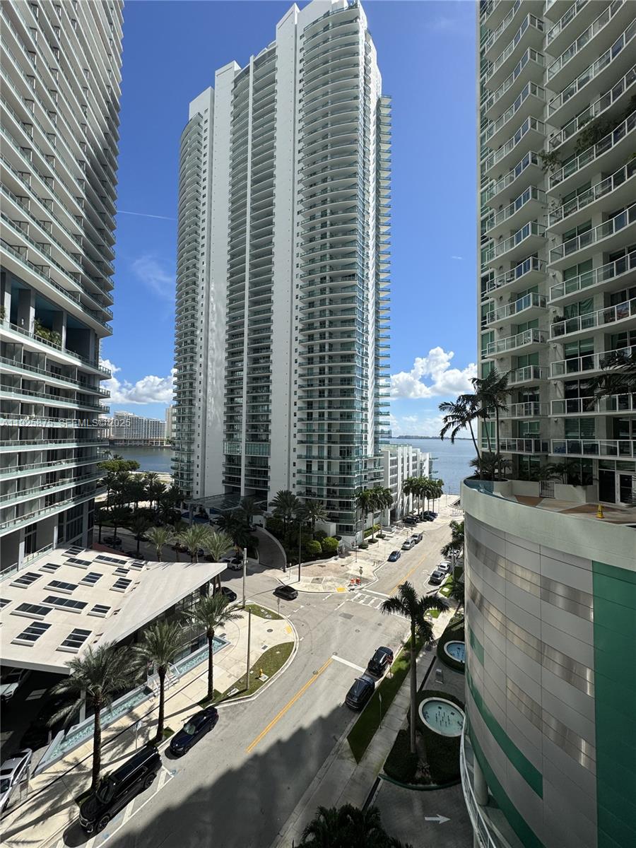 170 SE 14th St #1906, Miami FL 33131