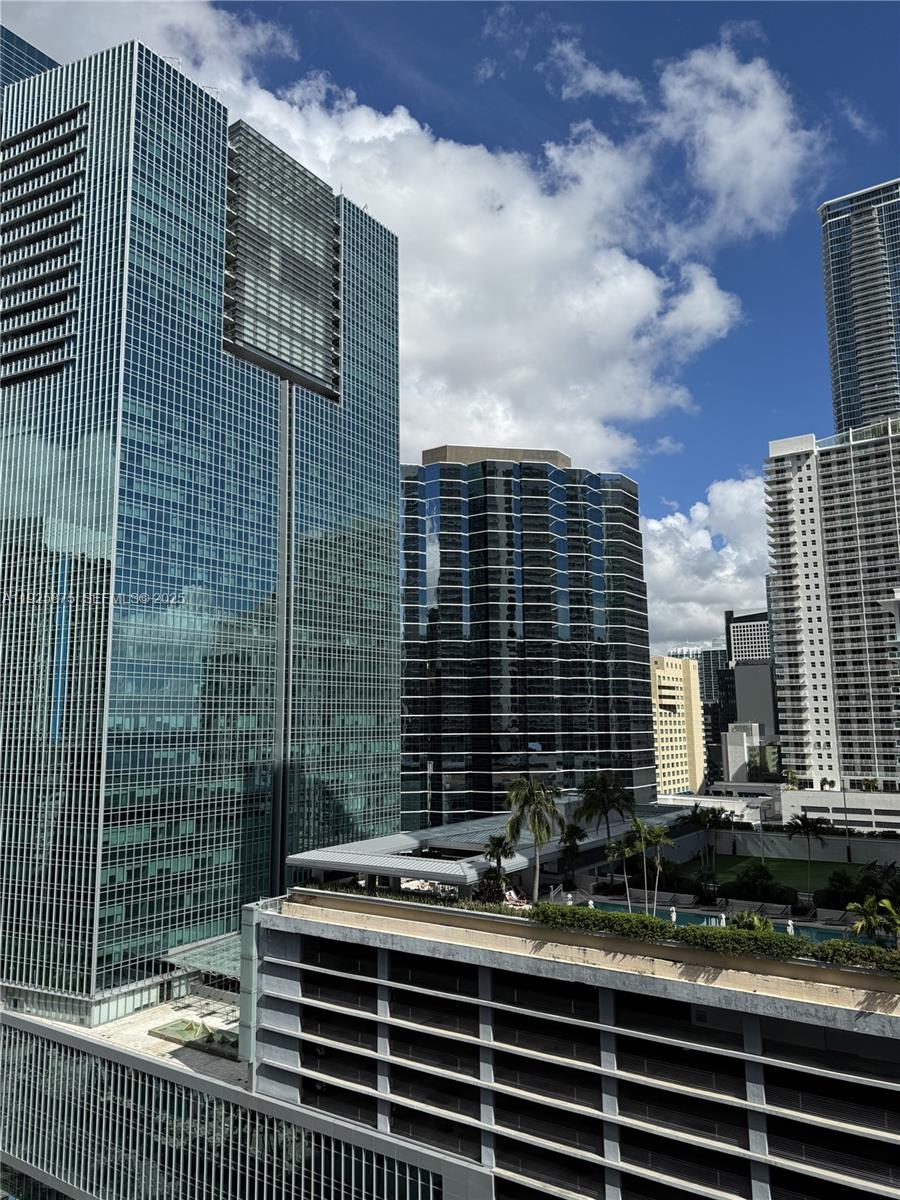 170 SE 14th St #1906, Miami FL 33131