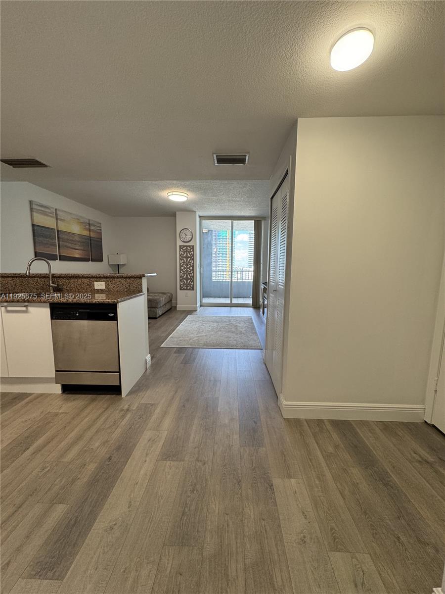 170 SE 14th St #1906, Miami FL 33131