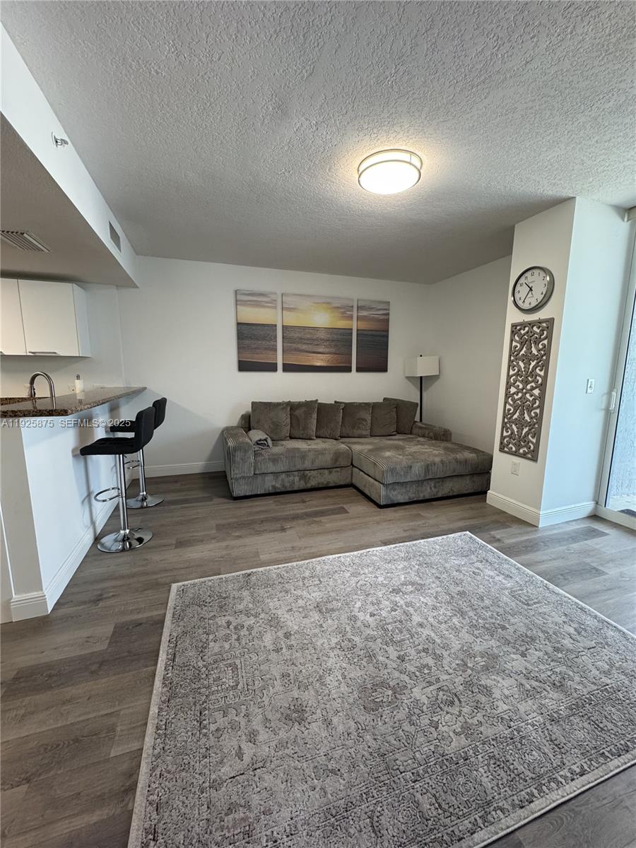 170 SE 14th St #1906, Miami FL 33131