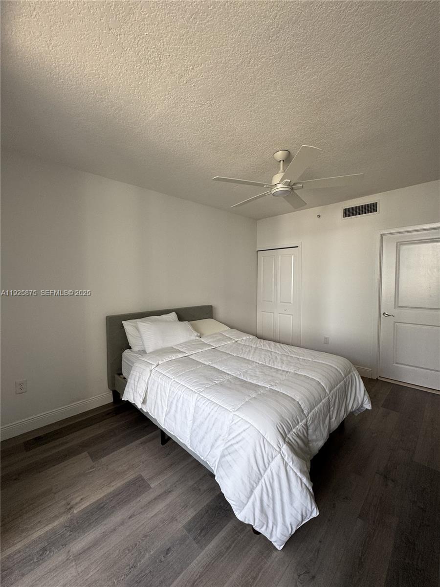 170 SE 14th St #1906, Miami FL 33131