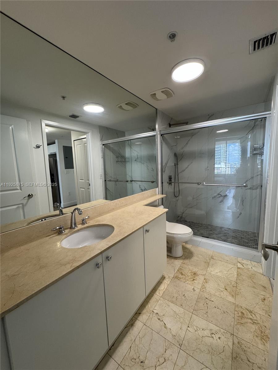 170 SE 14th St #1906, Miami FL 33131