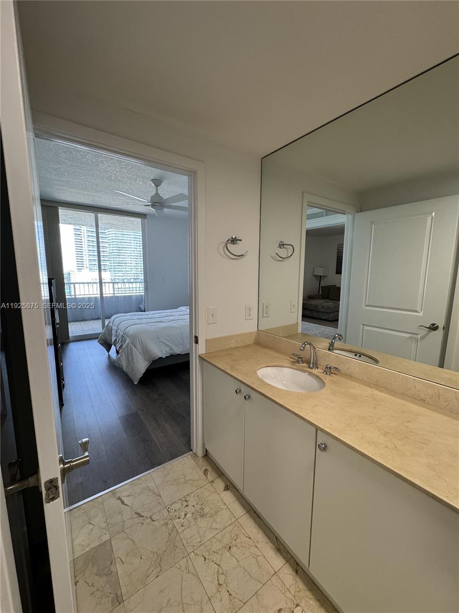 170 SE 14th St #1906, Miami FL 33131