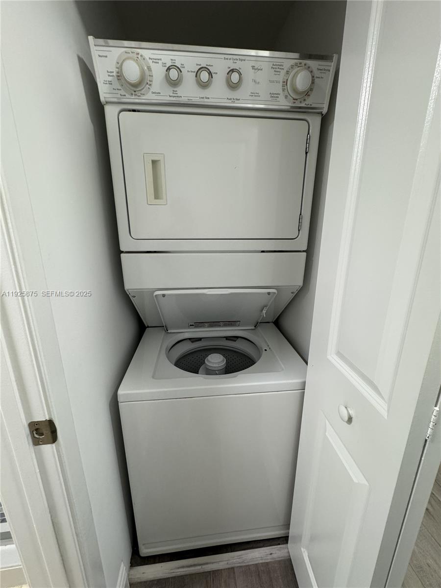 170 SE 14th St #1906, Miami FL 33131
