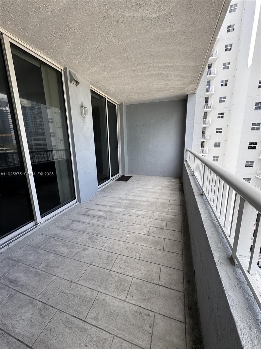 170 SE 14th St #1906, Miami FL 33131
