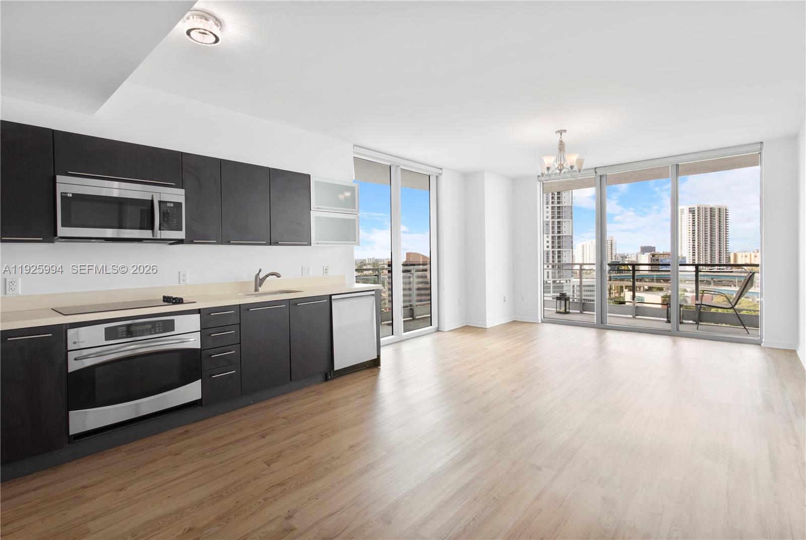 90 SW 3rd St #1512, Miami FL 33130