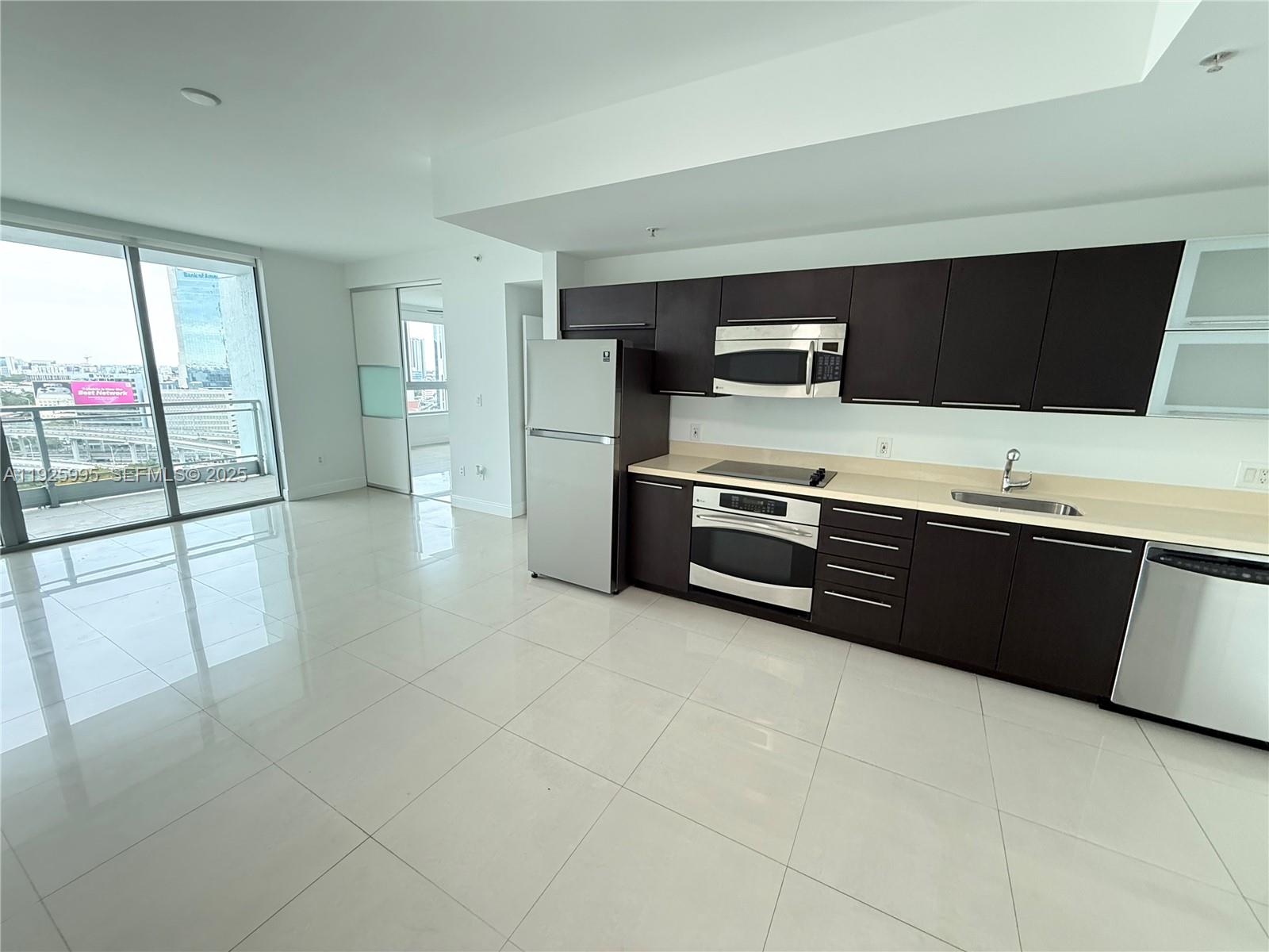 90 SW 3rd St #1809, Miami FL 33130