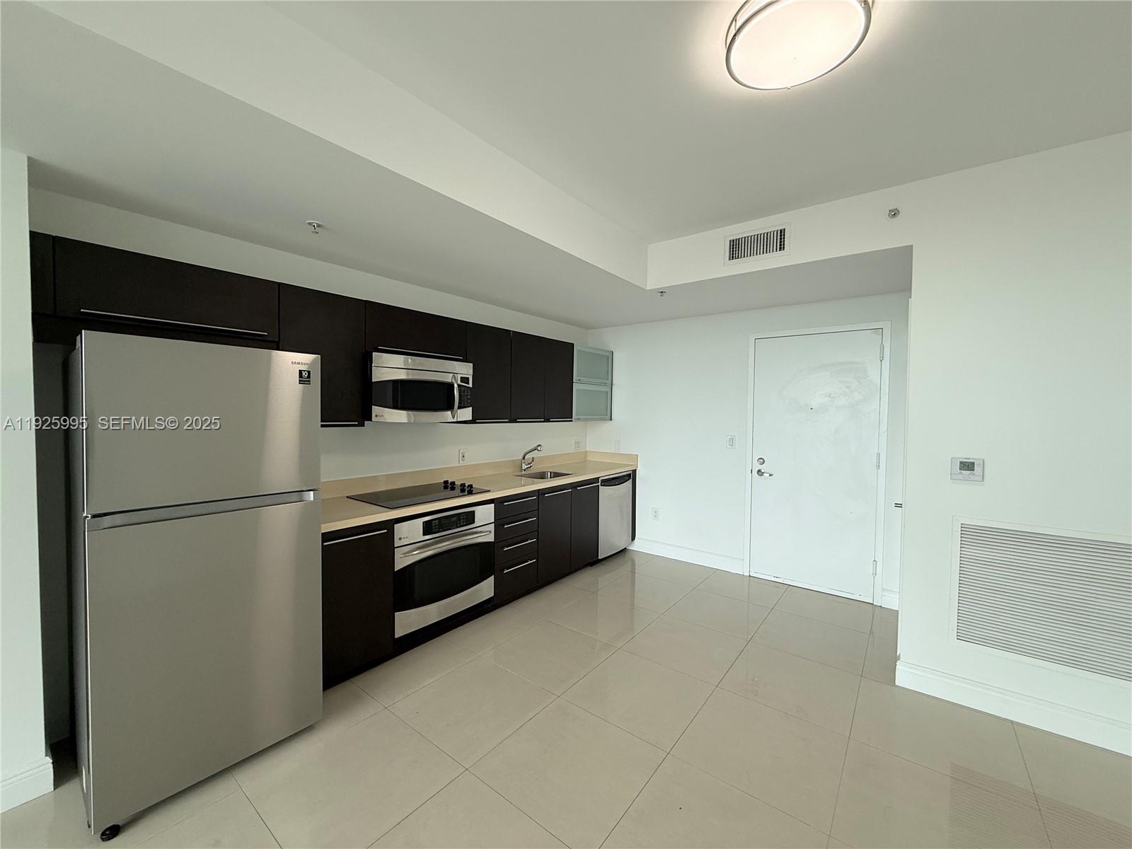 90 SW 3rd St #1809, Miami FL 33130