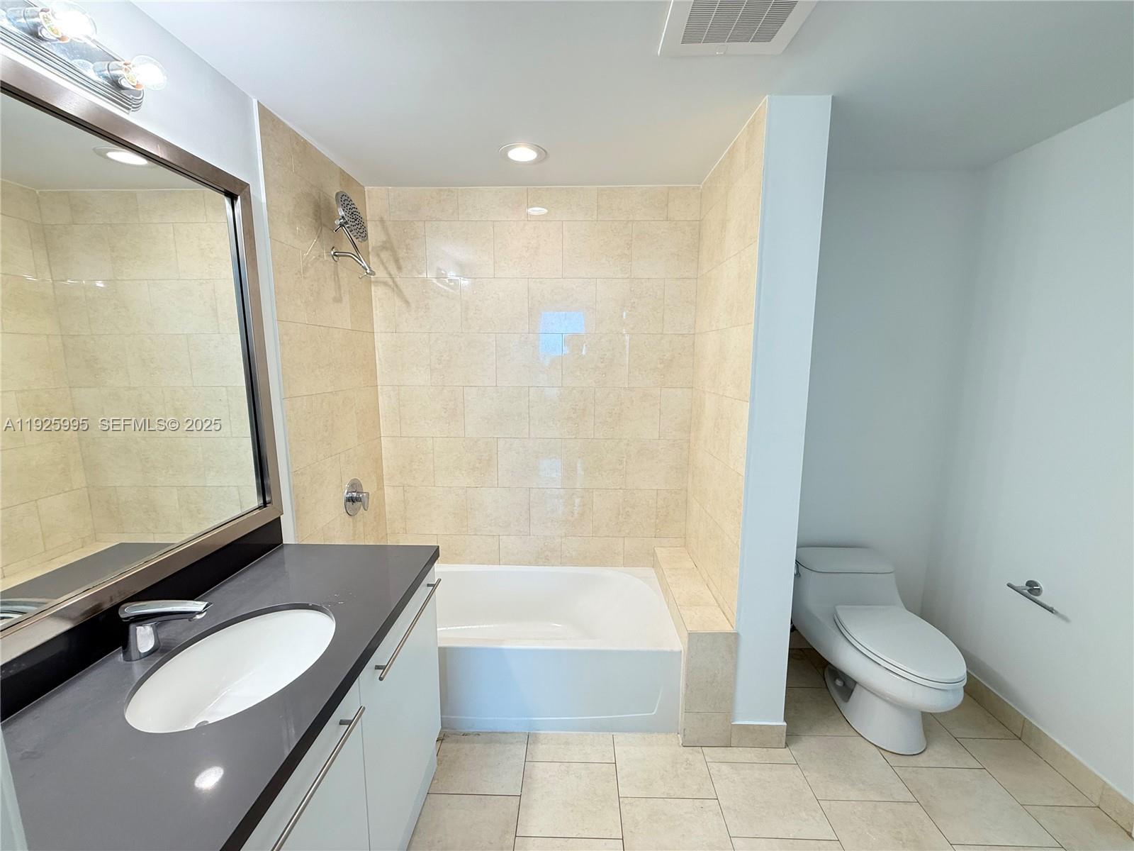 90 SW 3rd St #1809, Miami FL 33130