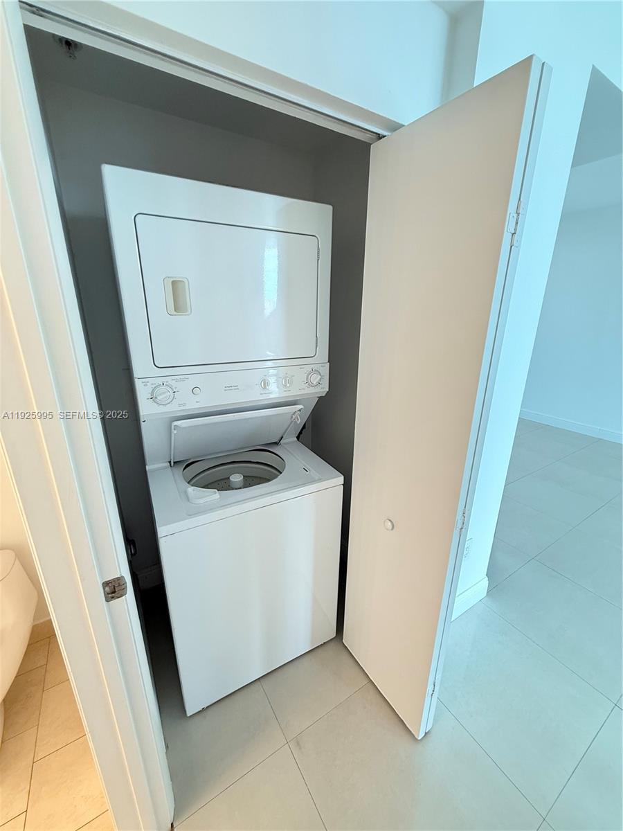 90 SW 3rd St #1809, Miami FL 33130