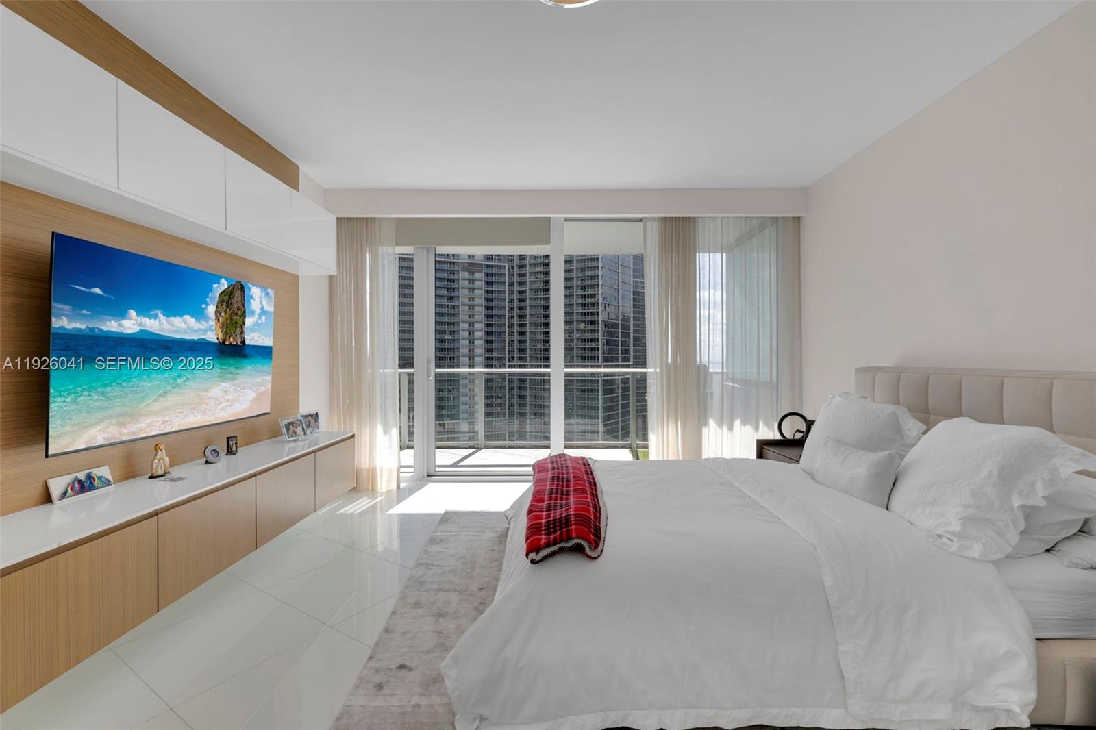200 Biscayne Boulevard Way #3108, Miami FL 33131