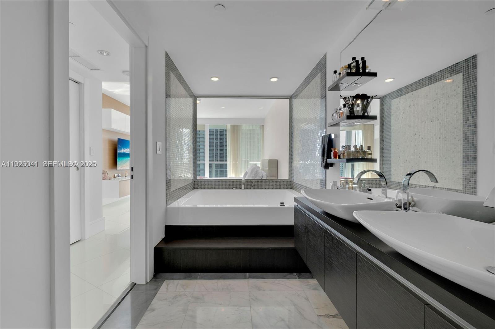 200 Biscayne Boulevard Way #3108, Miami FL 33131