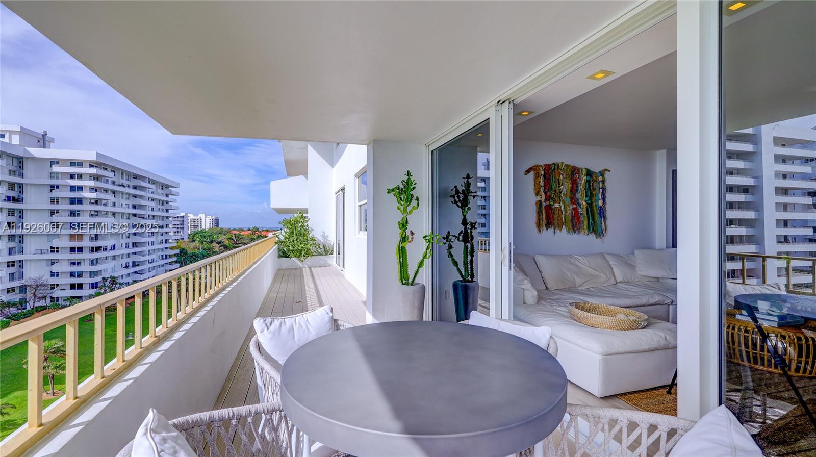 177 Ocean Lane Dr #707, Key Biscayne FL 33149