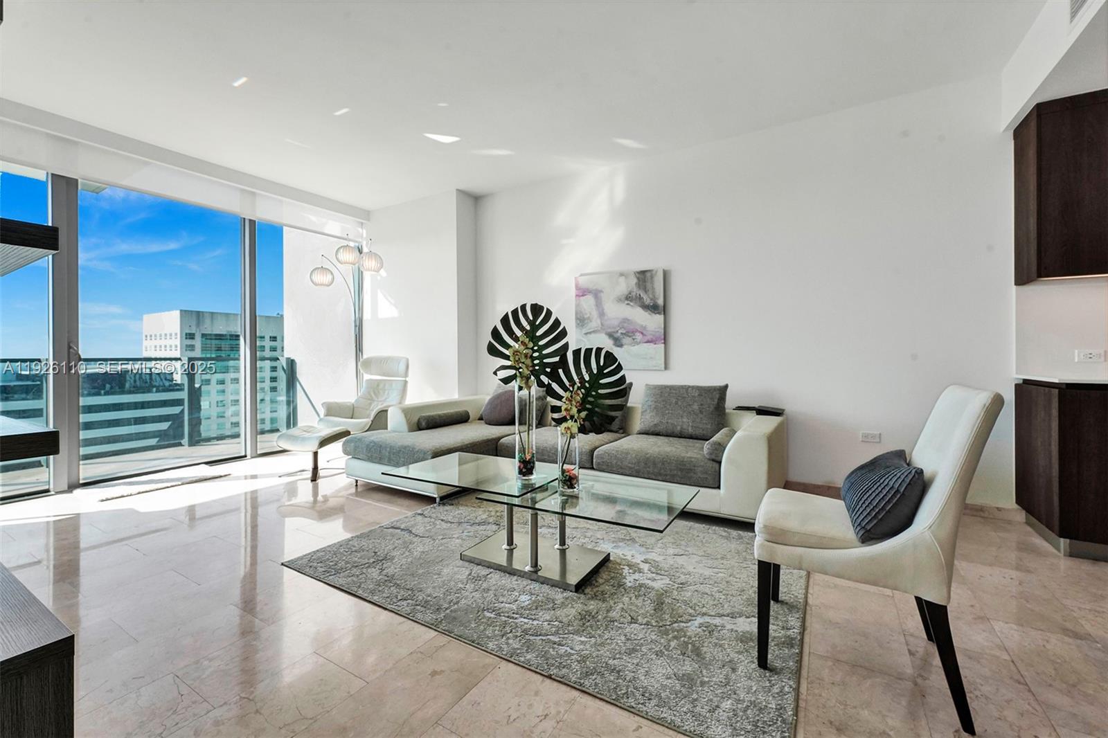 88 SW 7th St #2106, Miami FL 33130