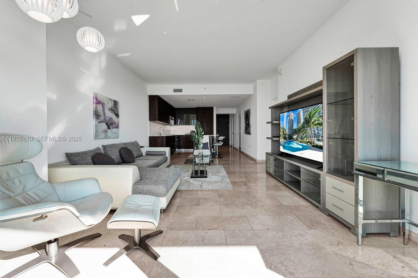 88 SW 7th St #2106, Miami FL 33130