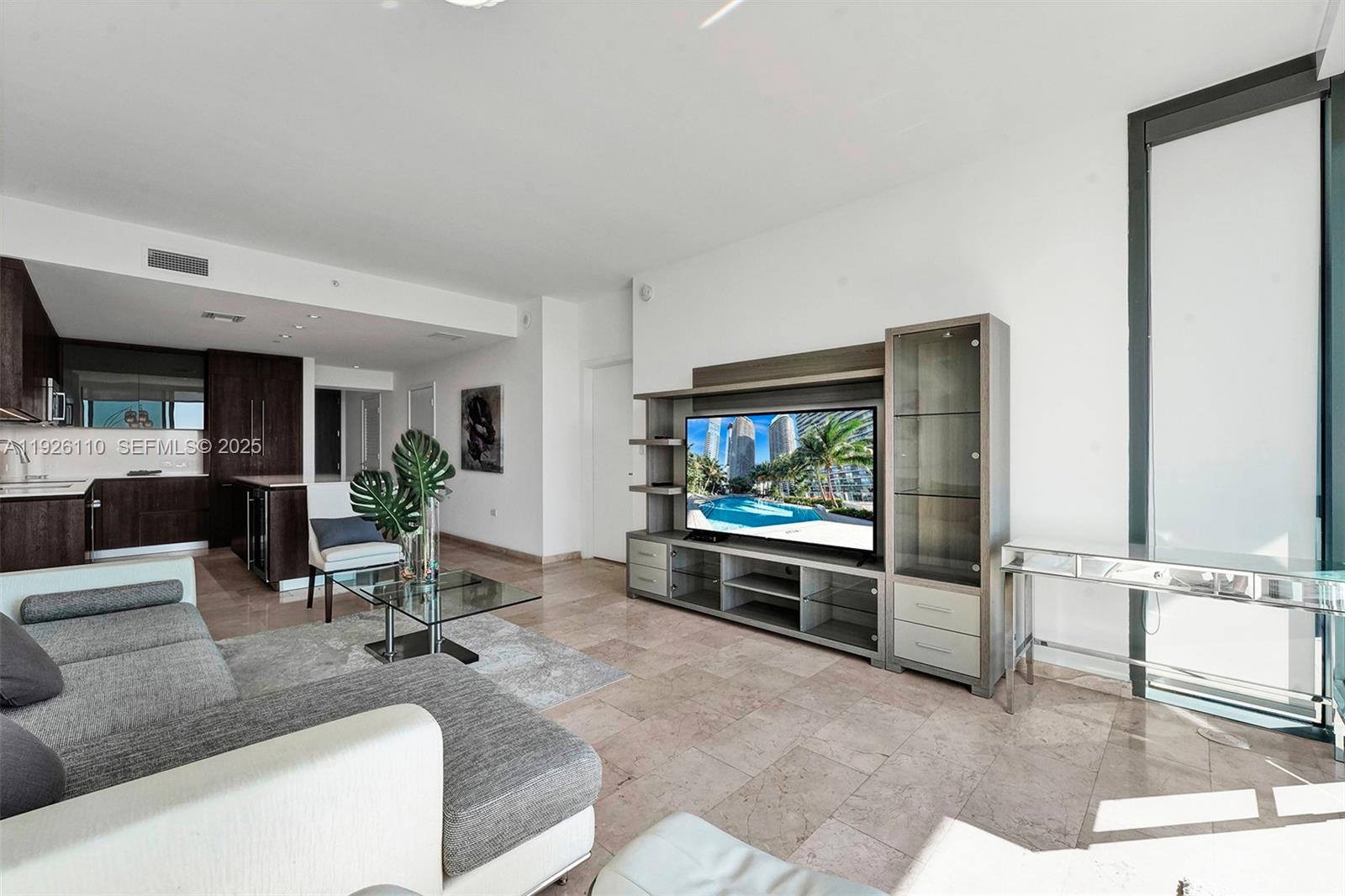 88 SW 7th St #2106, Miami FL 33130