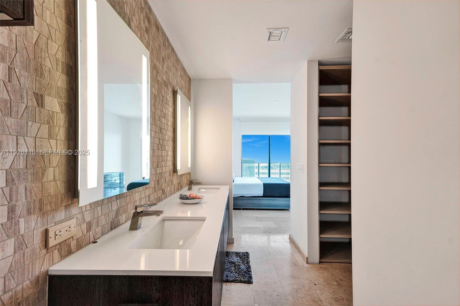 88 SW 7th St #2106, Miami FL 33130