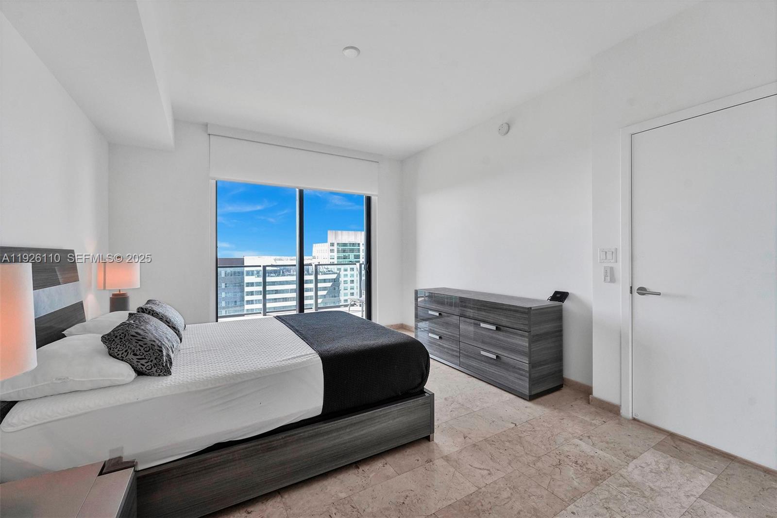 88 SW 7th St #2106, Miami FL 33130