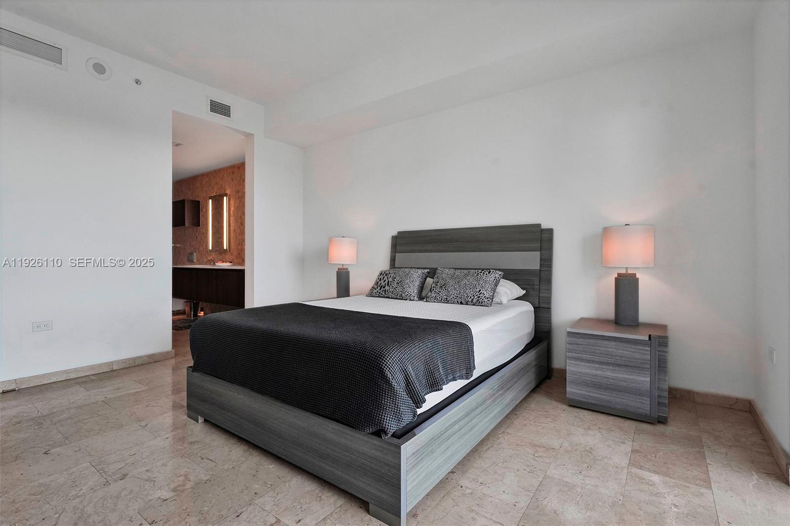 88 SW 7th St #2106, Miami FL 33130