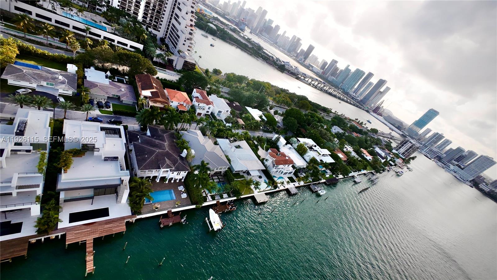 1041 N Venetian Dr, Miami FL 33139