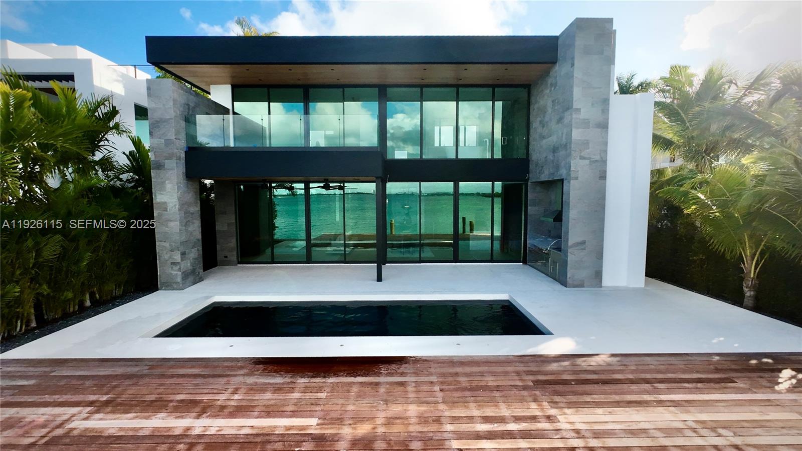 1041 N Venetian Dr, Miami FL 33139