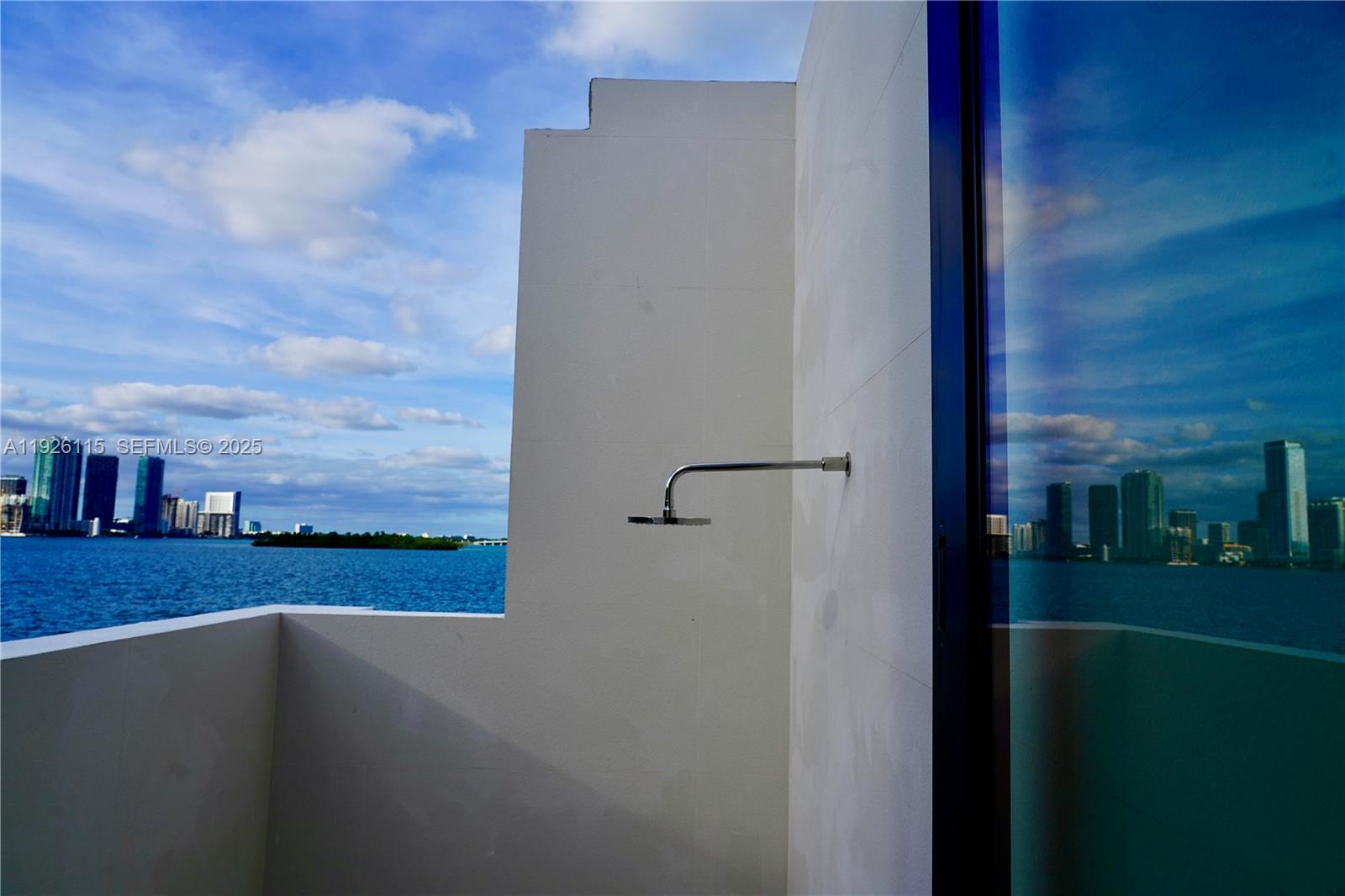 1041 N Venetian Dr, Miami FL 33139