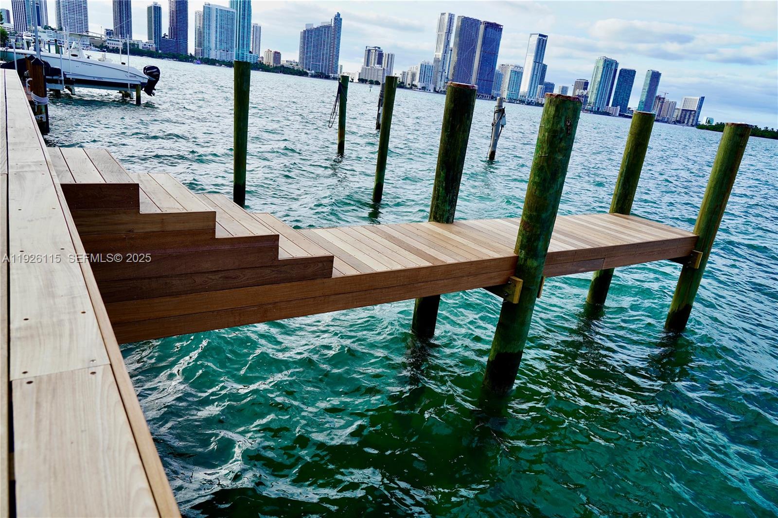 1041 N Venetian Dr, Miami FL 33139