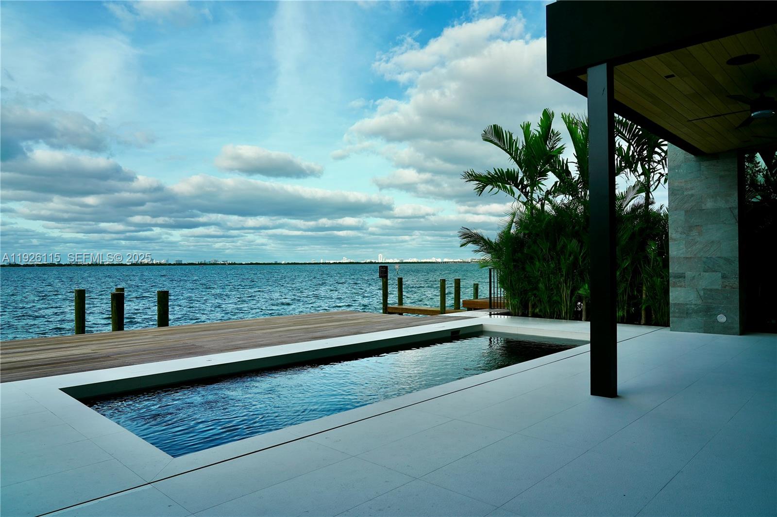 1041 N Venetian Dr, Miami FL 33139
