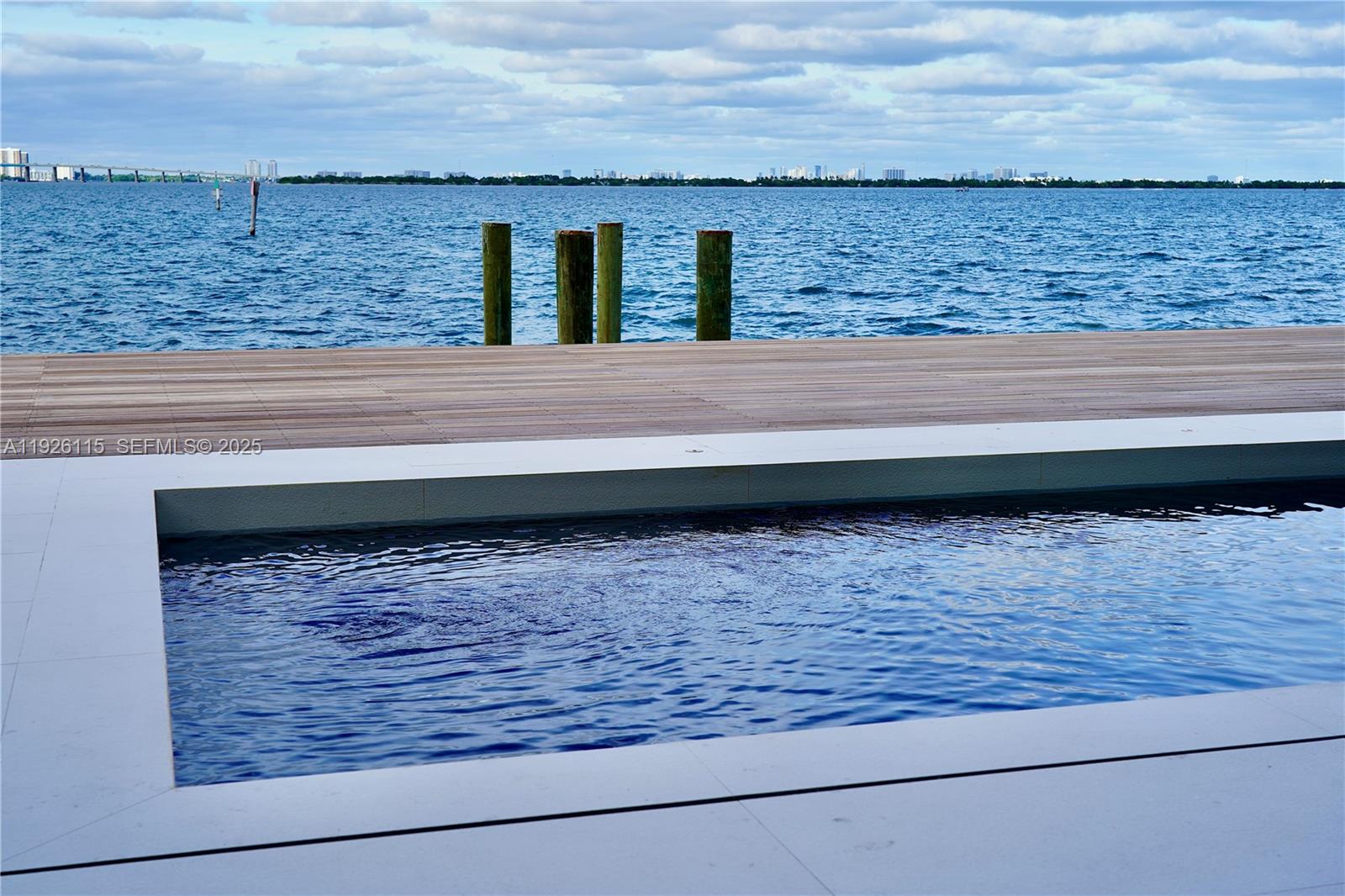 1041 N Venetian Dr, Miami FL 33139