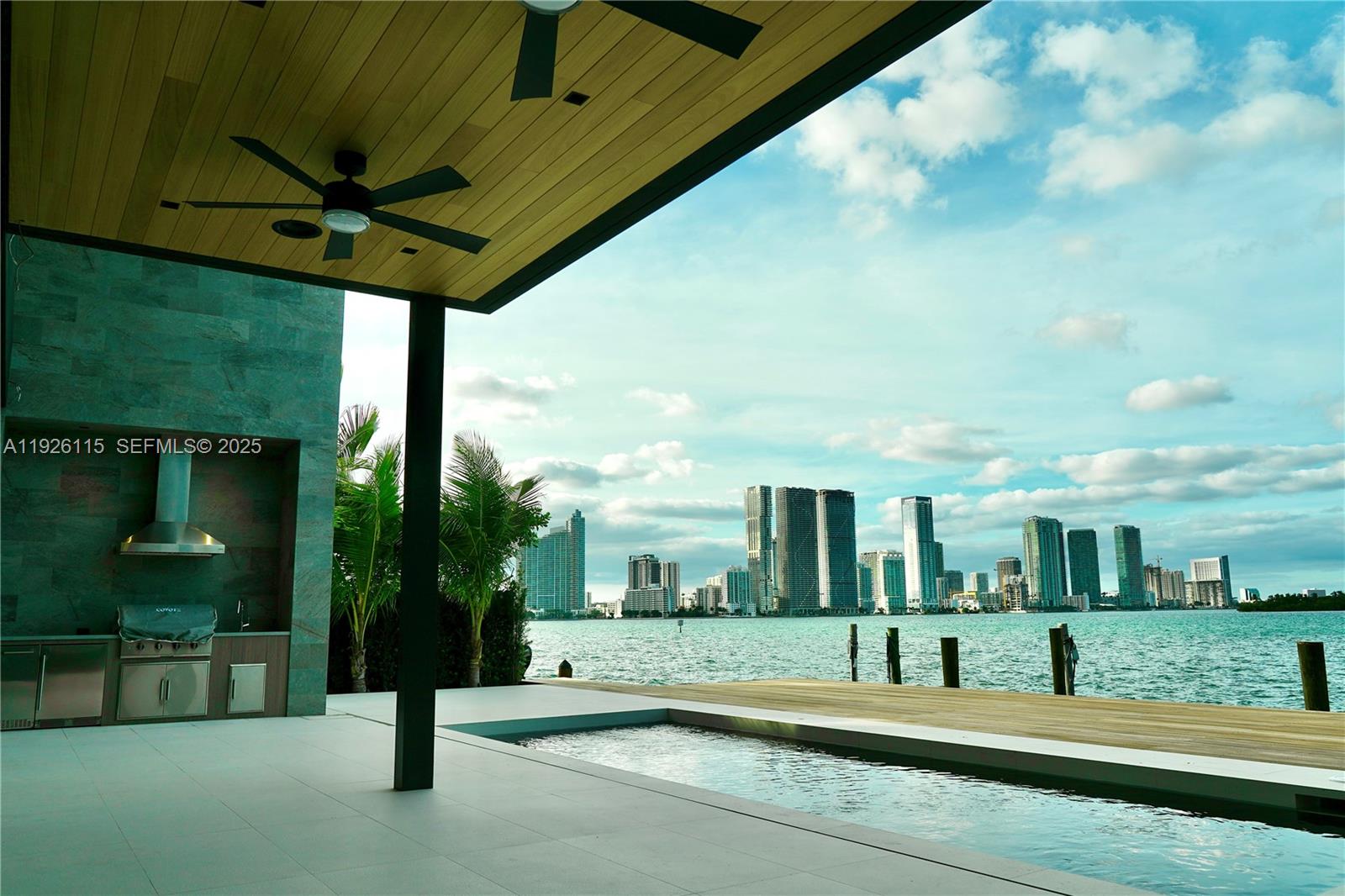 1041 N Venetian Dr, Miami FL 33139