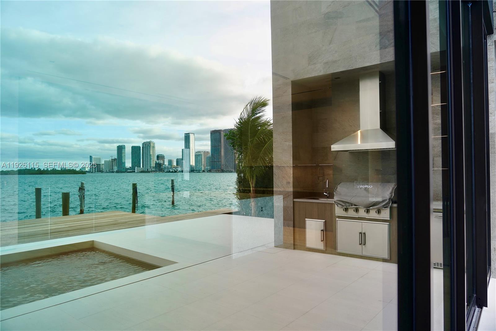 1041 N Venetian Dr, Miami FL 33139