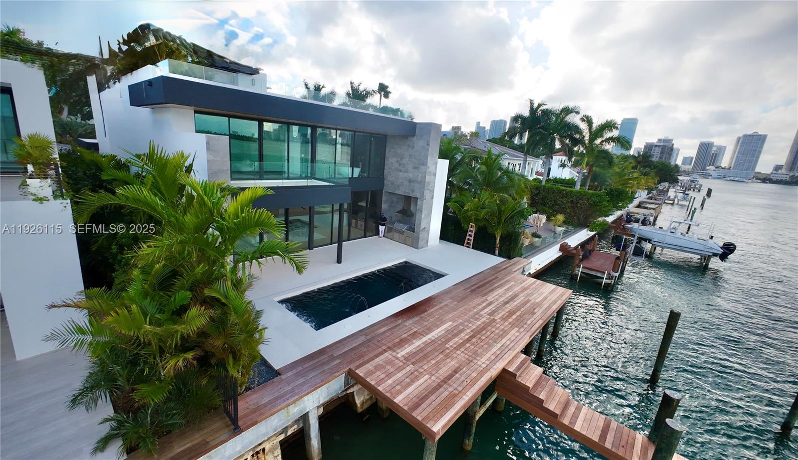 1041 N Venetian Dr, Miami FL 33139