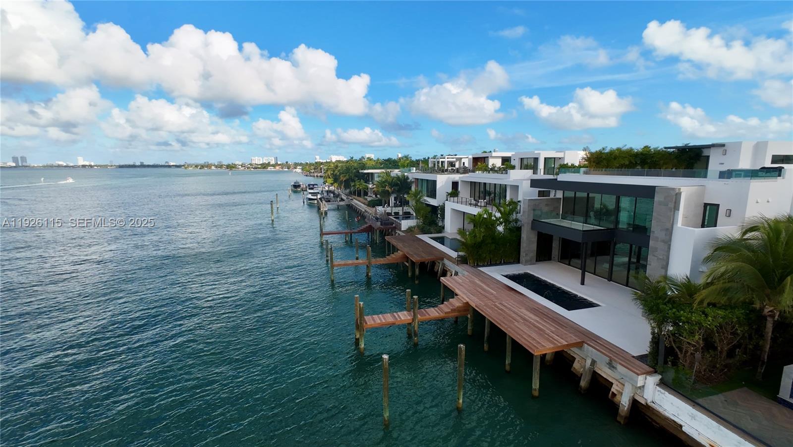 1041 N Venetian Dr, Miami FL 33139