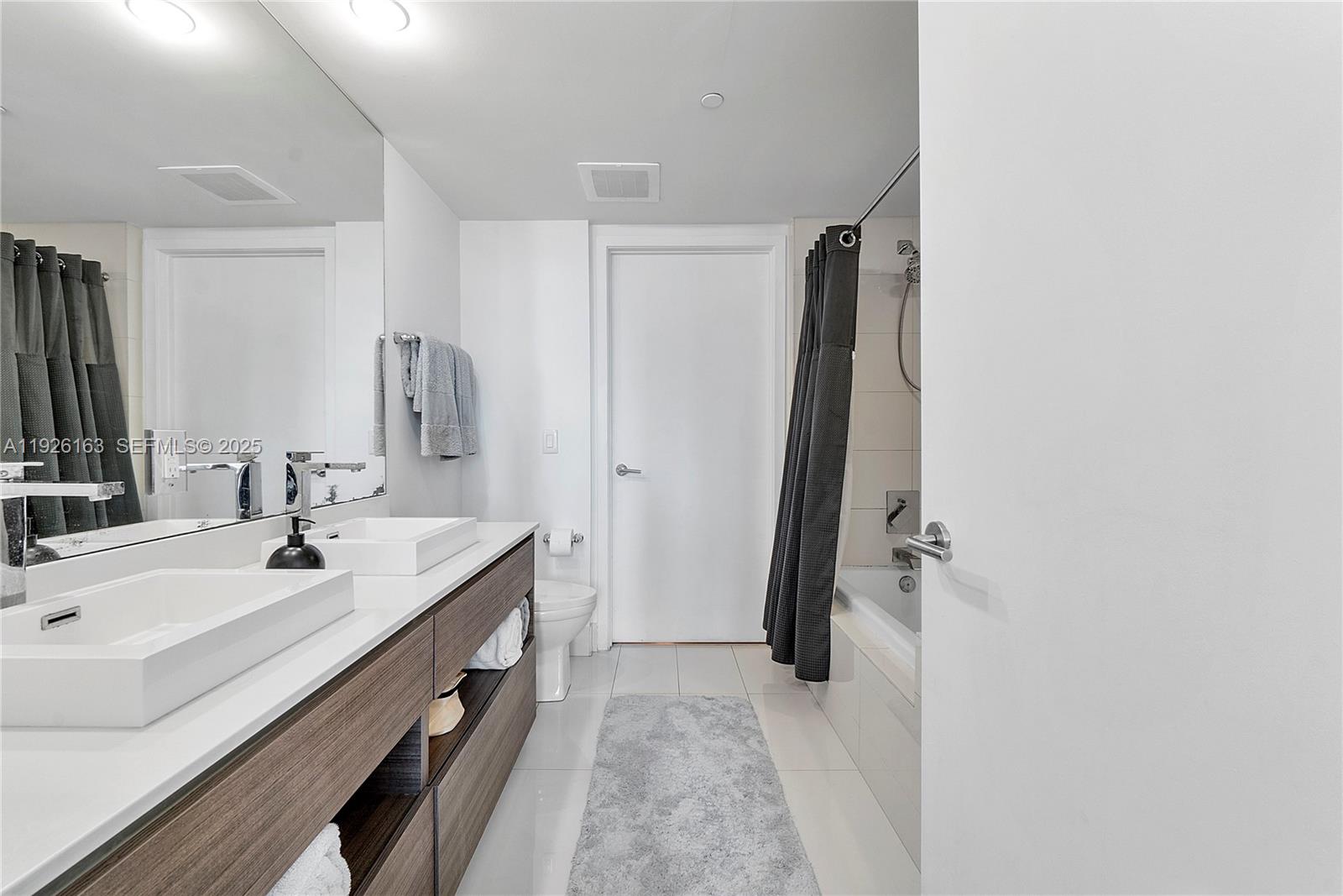 1100 S Miami Ave #2302, Miami FL 33130