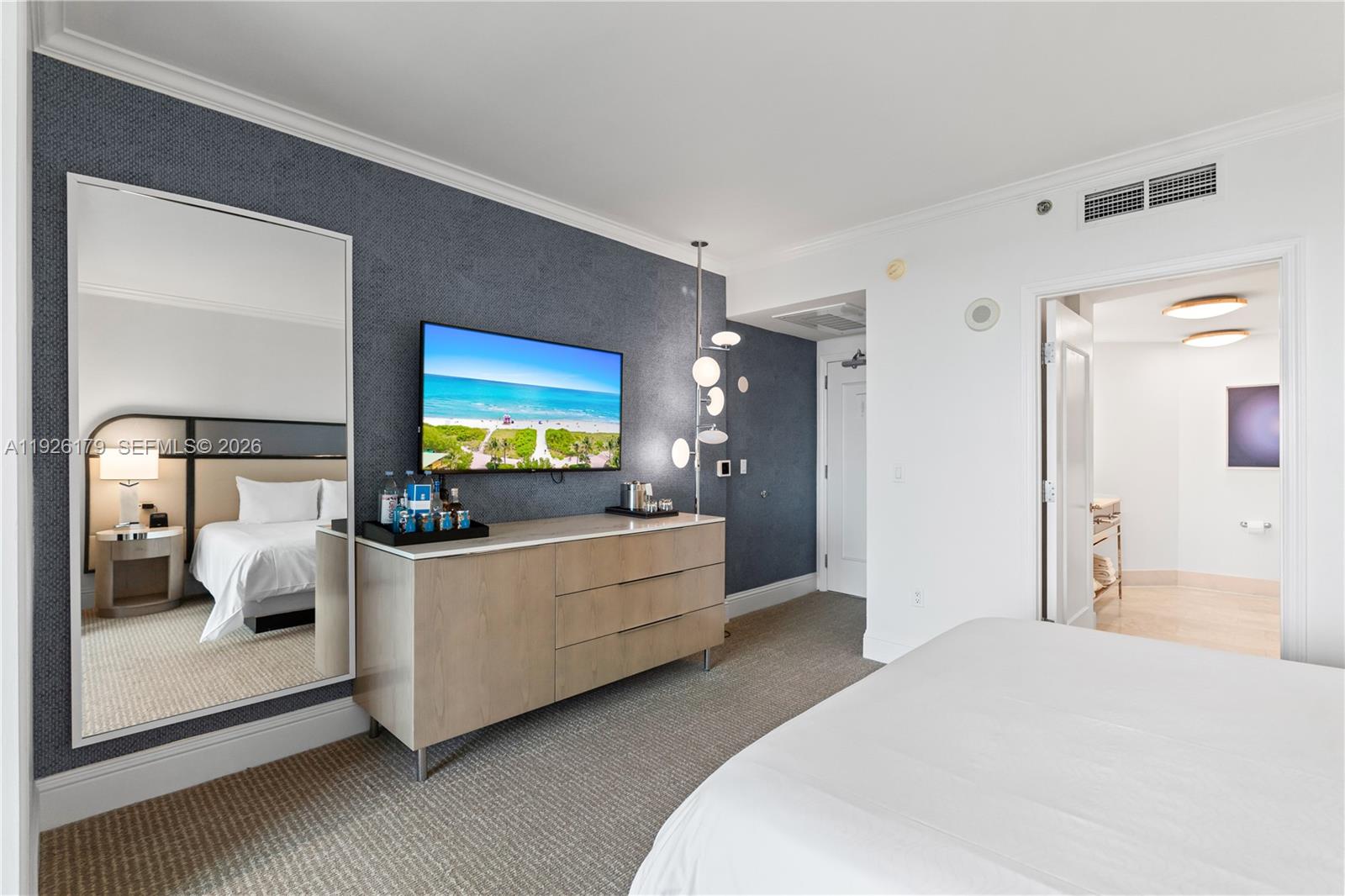 4401 Collins Ave #2517, Miami Beach FL 33140