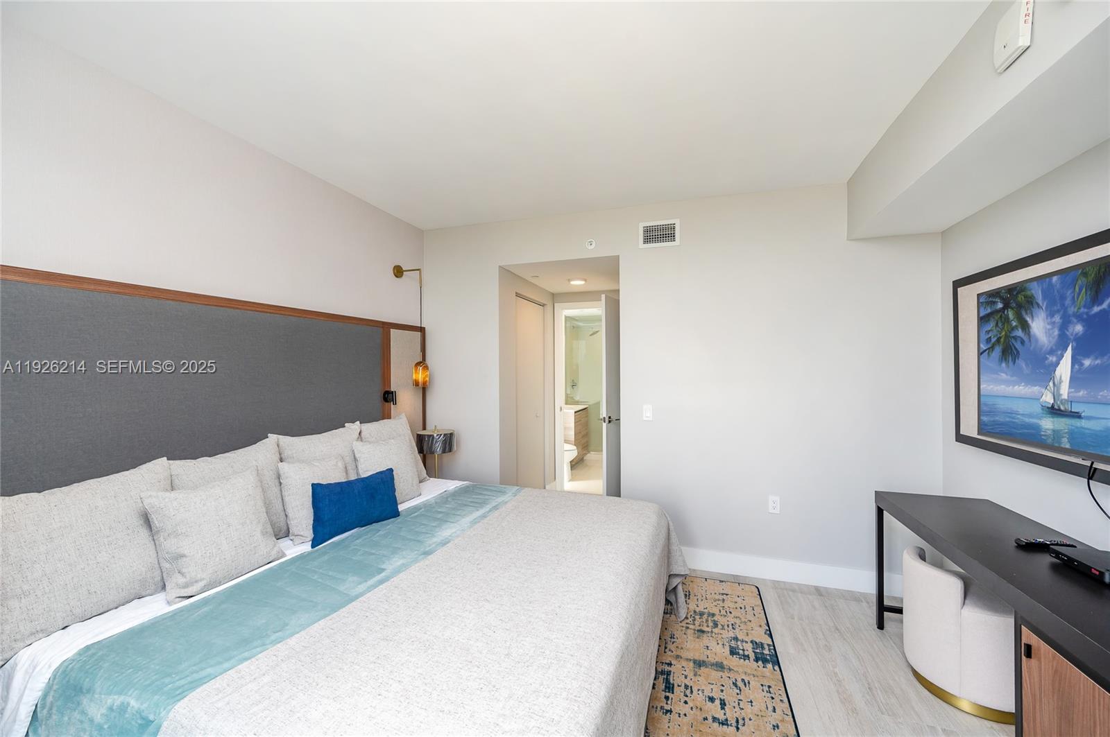 121 NE 34th St #PH3215, Miami FL 33137