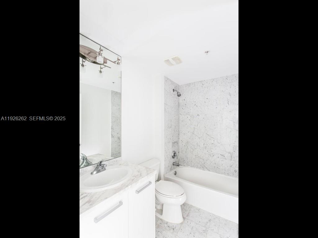 244 Biscayne Blvd #1802, Miami FL 33132