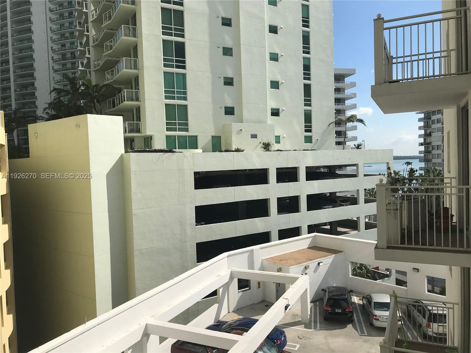 185 SE 14 TE #802, Miami FL 33131