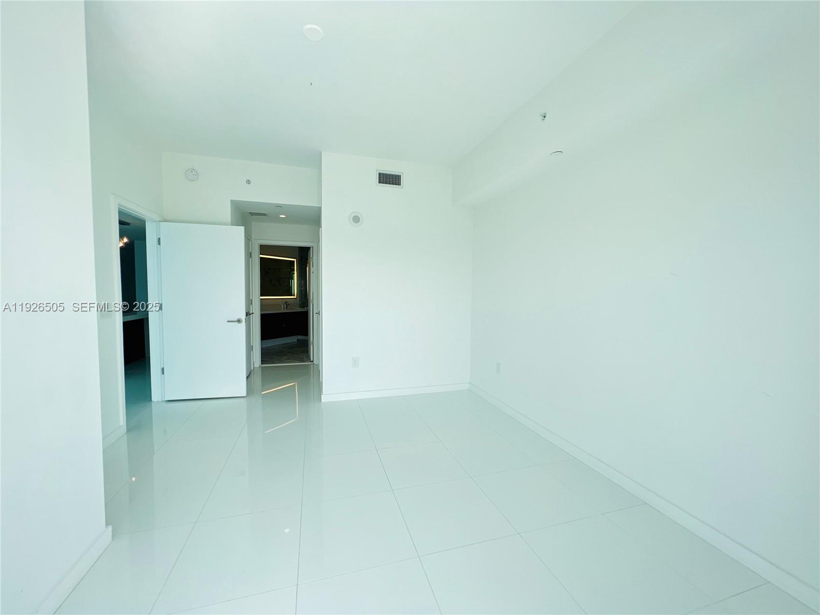 851 NE 1st Av #2808, Miami FL 33132