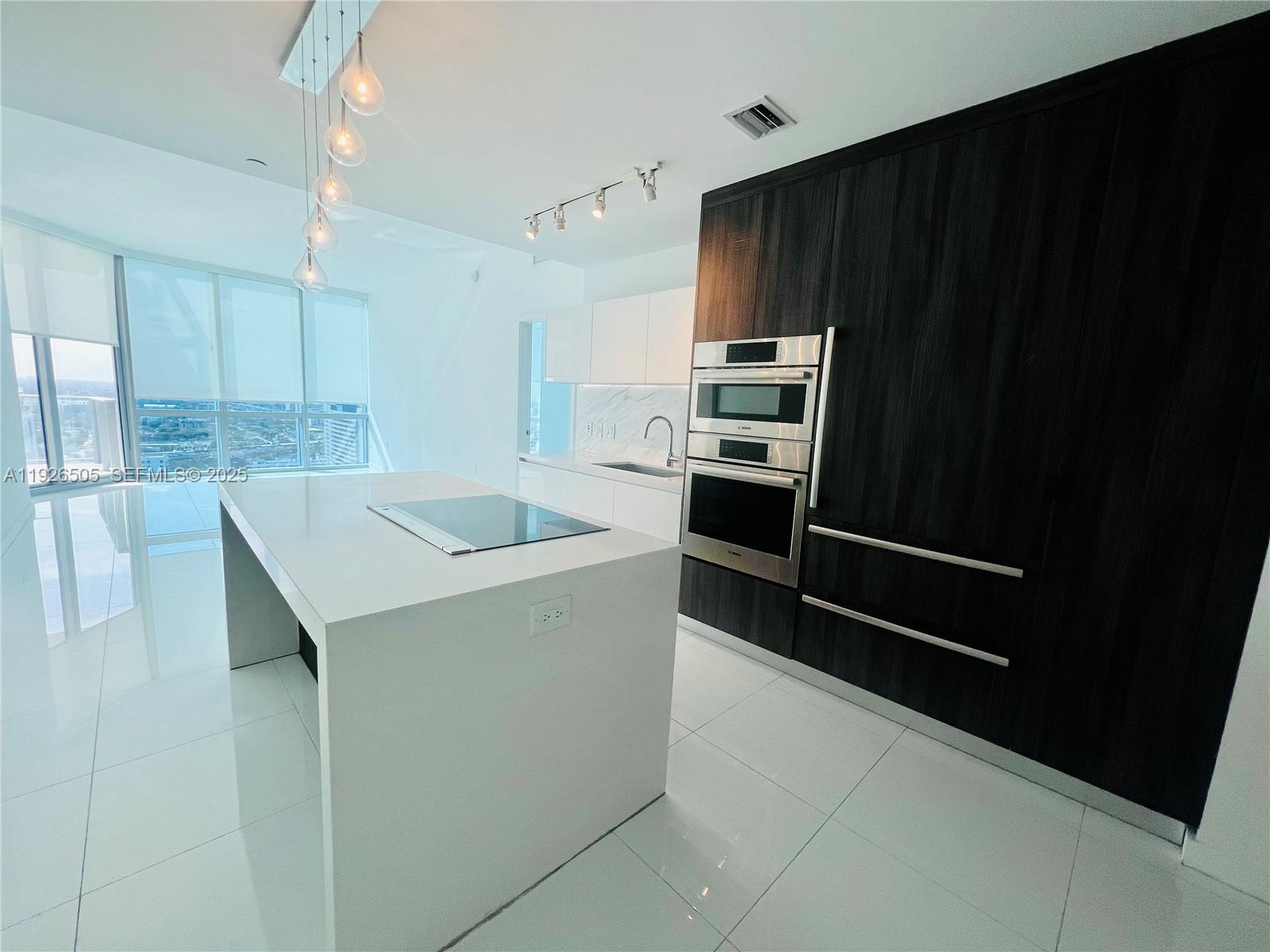 851 NE 1st Av #2808, Miami FL 33132