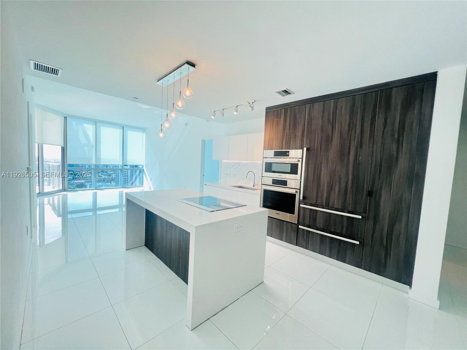 851 NE 1st Av #2808, Miami FL 33132