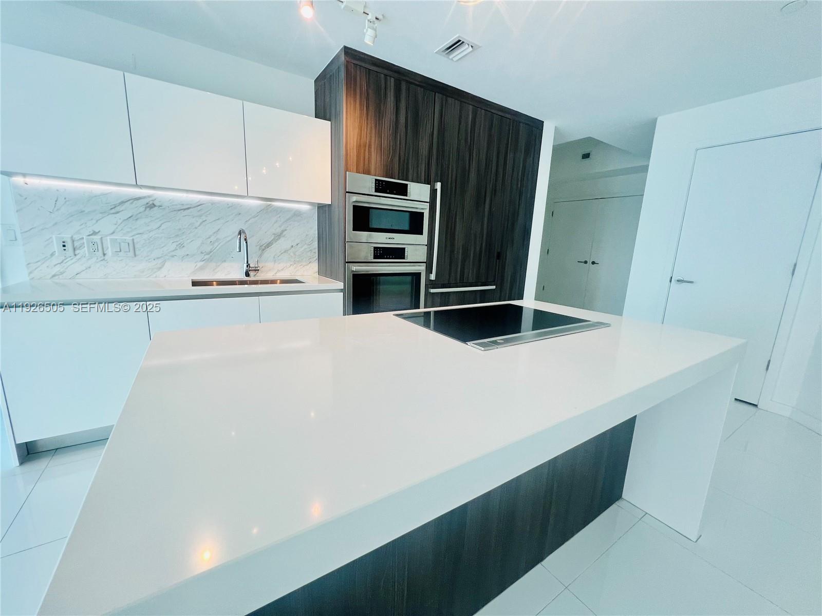 851 NE 1st Av #2808, Miami FL 33132