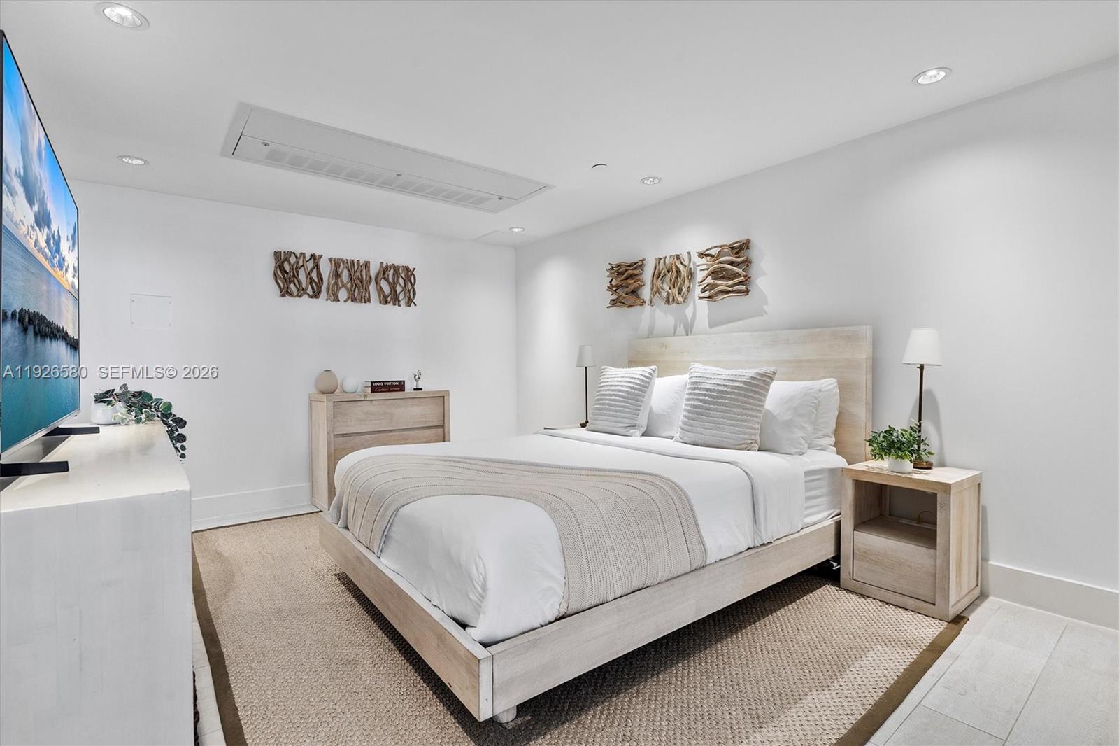 102 24th St #1413, Miami Beach FL 33139