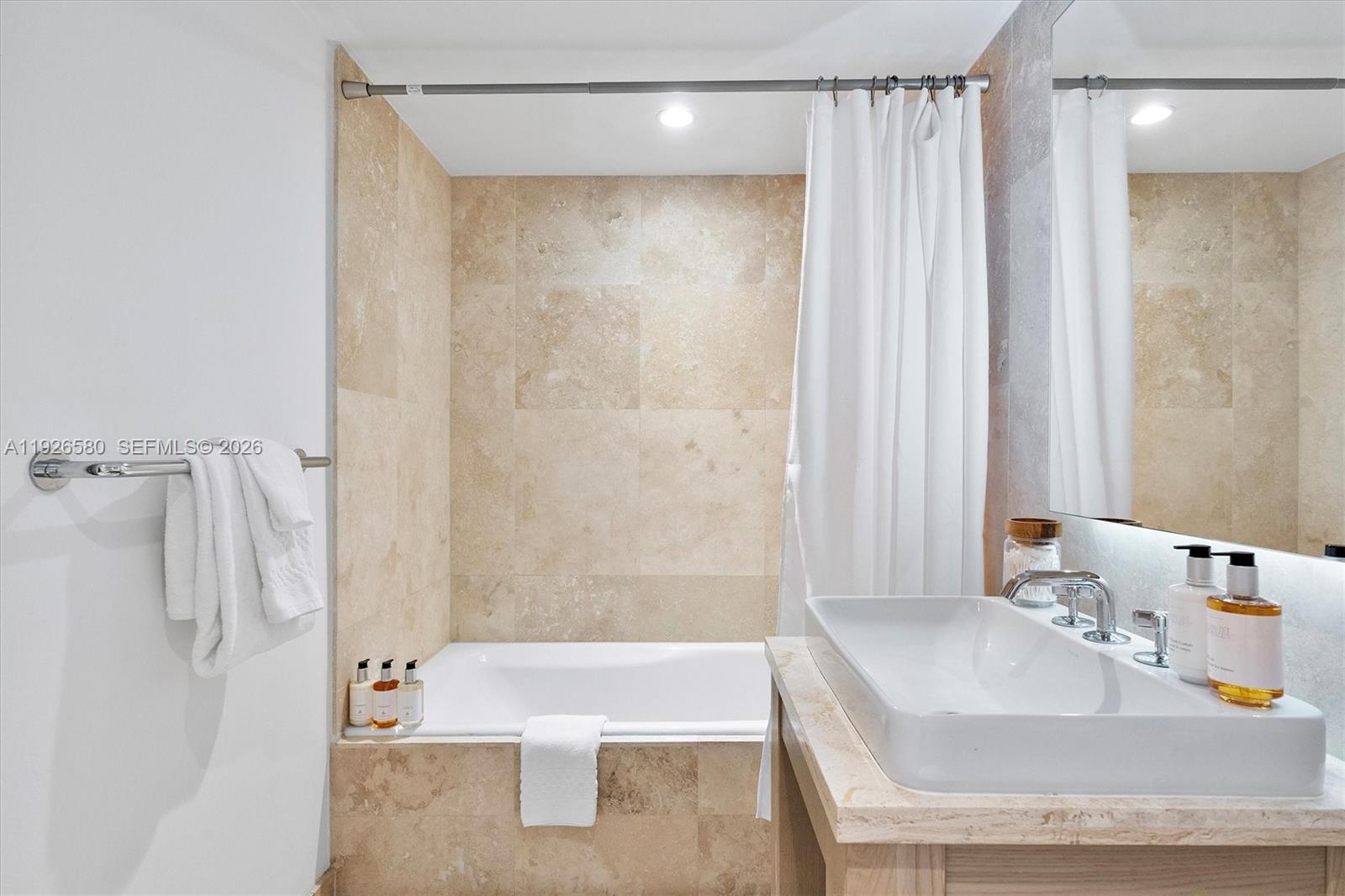 102 24th St #1413, Miami Beach FL 33139