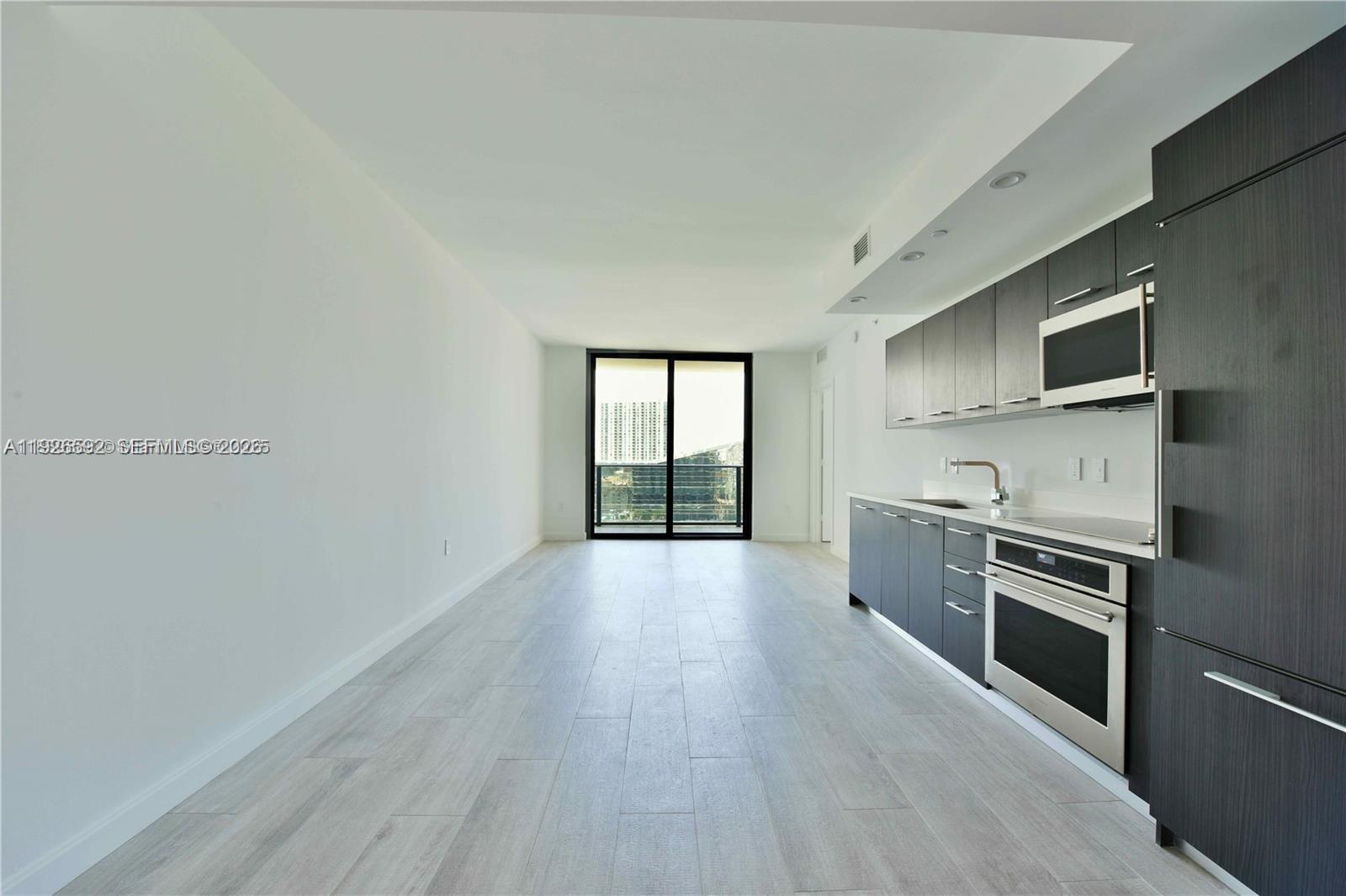 45 SW 9th St #2209, Miami FL 33130